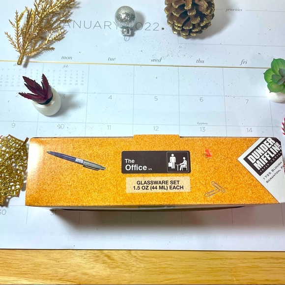 *NBC’s The Office Characters on Christmas Glassware Set - Picture 4 of 5